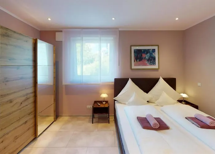 2 Bedroom Gorgeous In Apartamento Burgen (Mayen-Koblenz)